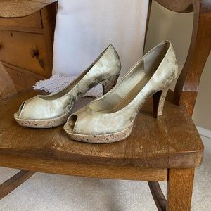 Madeline Good Girl Gold/Tan Peep Toe Heels Pumps Size 8